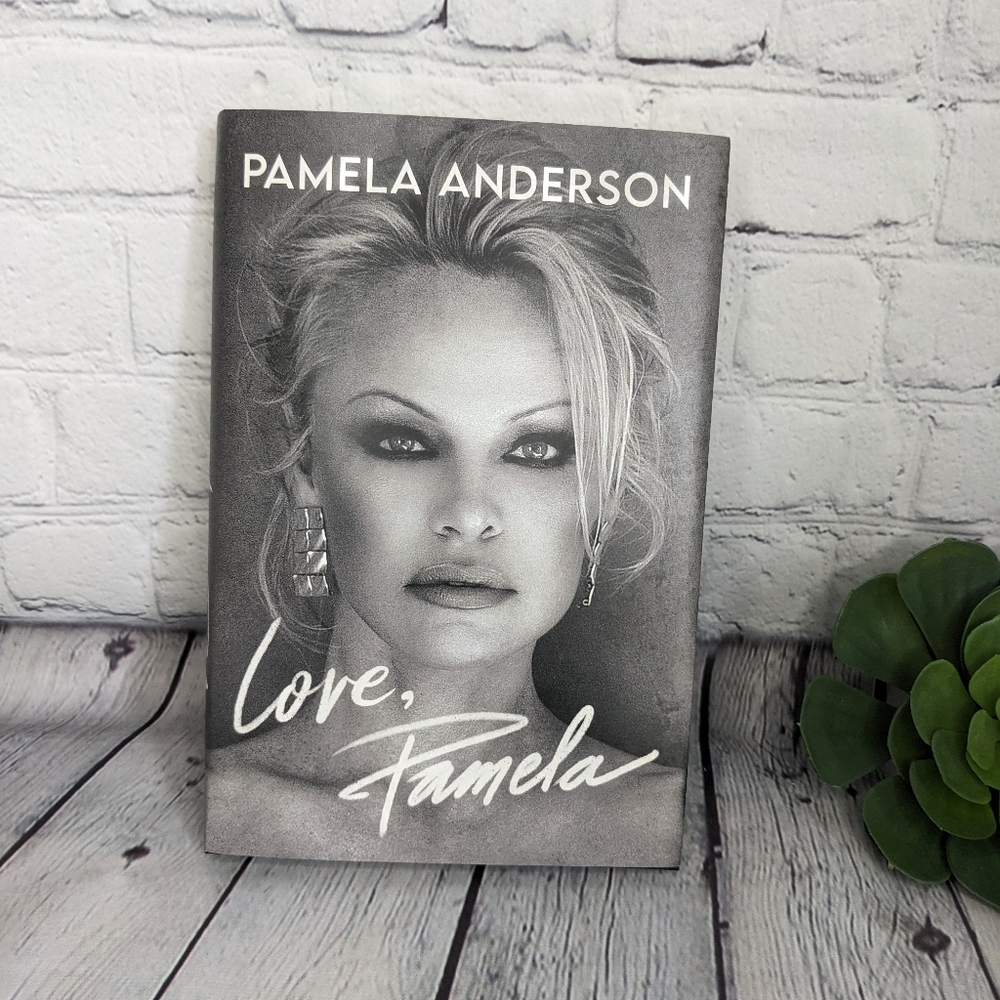 Pamela Anderson Love, Pamela Memoir Book